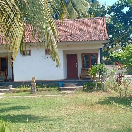 Dewi Garden Guesthouse Kuta  Exterior photo