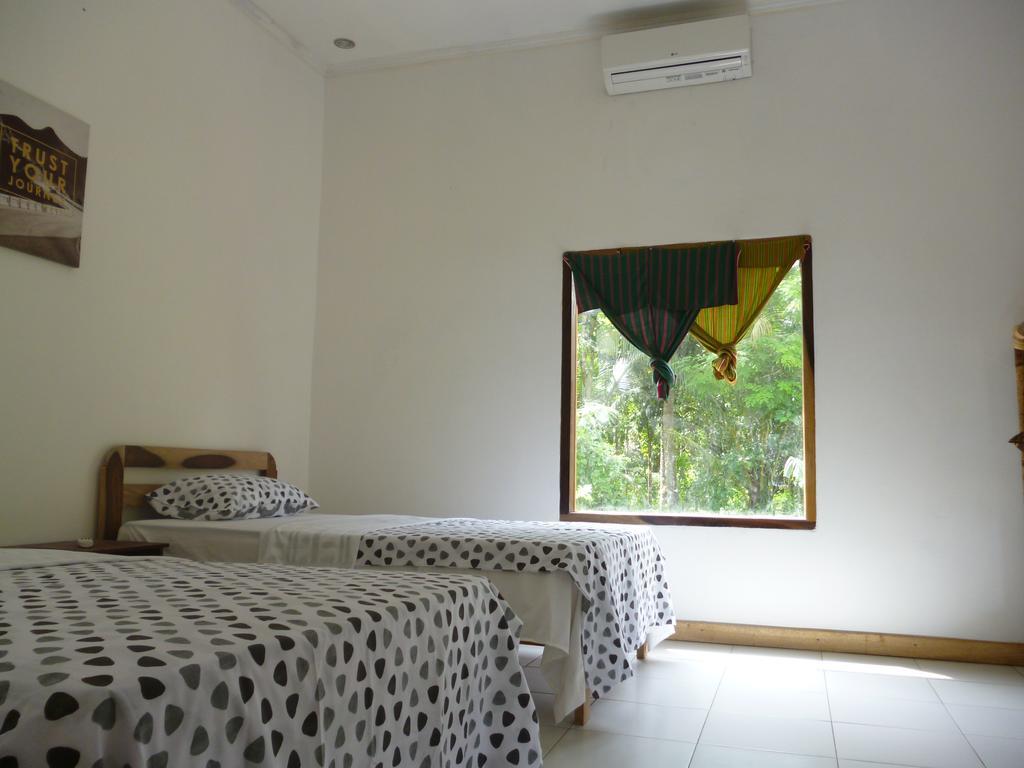 Dewi Garden Guesthouse Kuta  Exterior photo