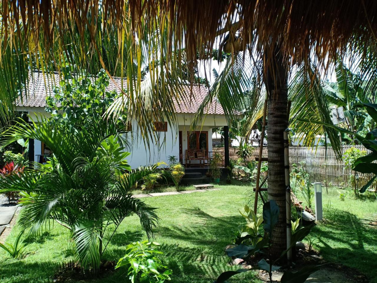 Dewi Garden Guesthouse Kuta  Exterior photo